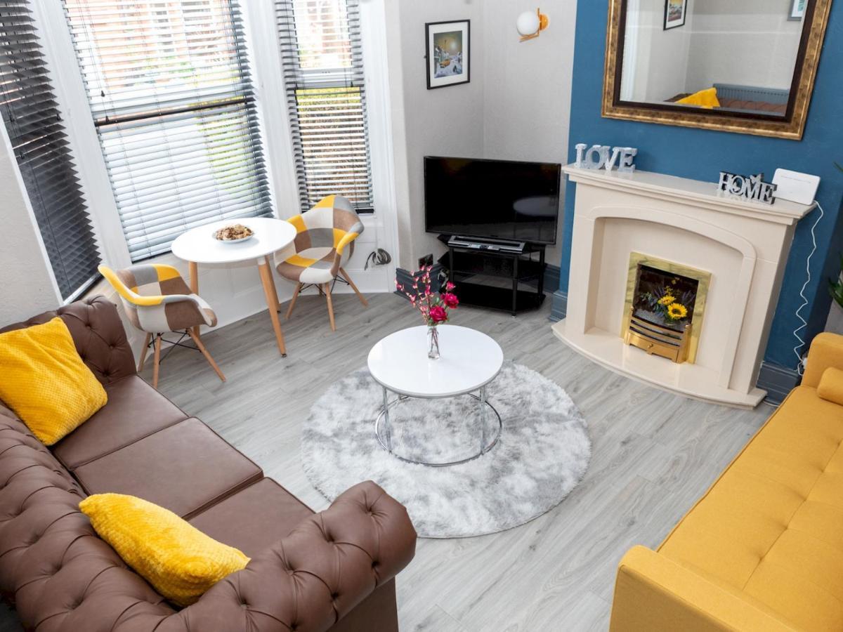 Pass The Keys Amazing, Newly Renovated 5Bedroom House Sleeps 10 Scarborough Eksteriør bilde