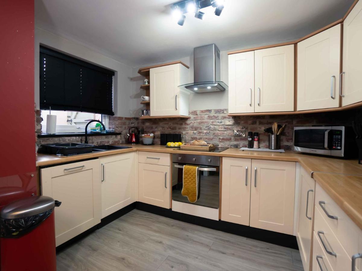 Pass The Keys Amazing, Newly Renovated 5Bedroom House Sleeps 10 Scarborough Eksteriør bilde