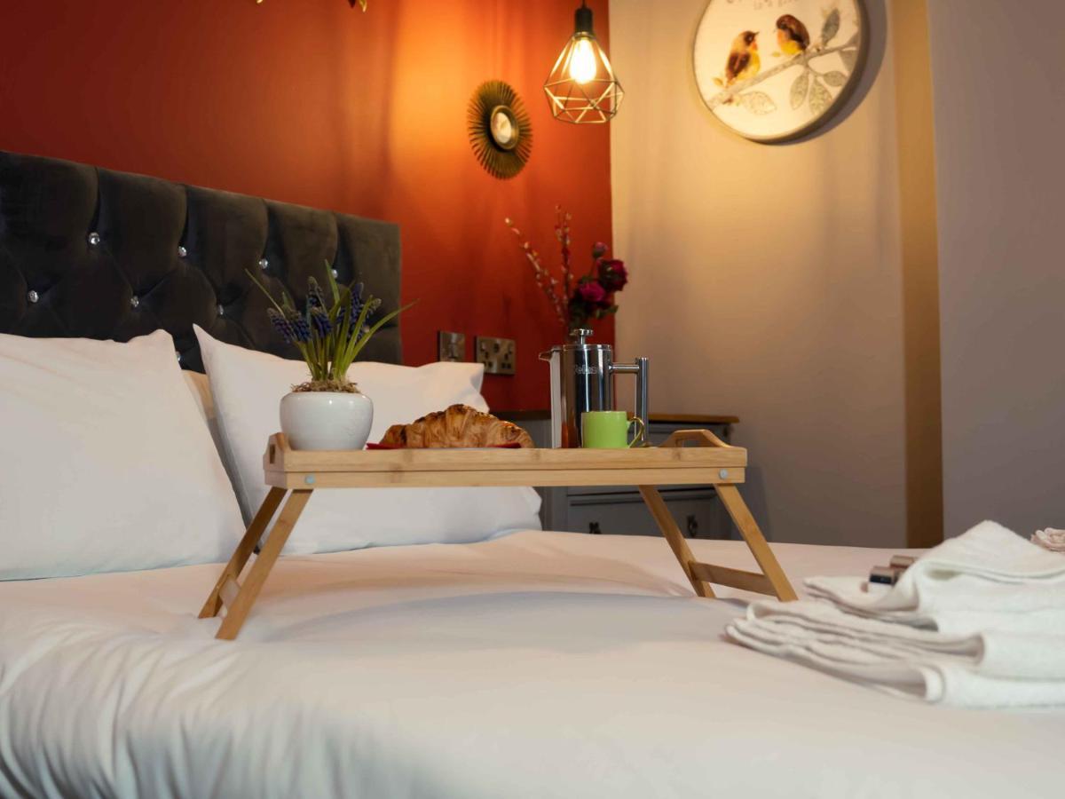 Pass The Keys Amazing, Newly Renovated 5Bedroom House Sleeps 10 Scarborough Eksteriør bilde