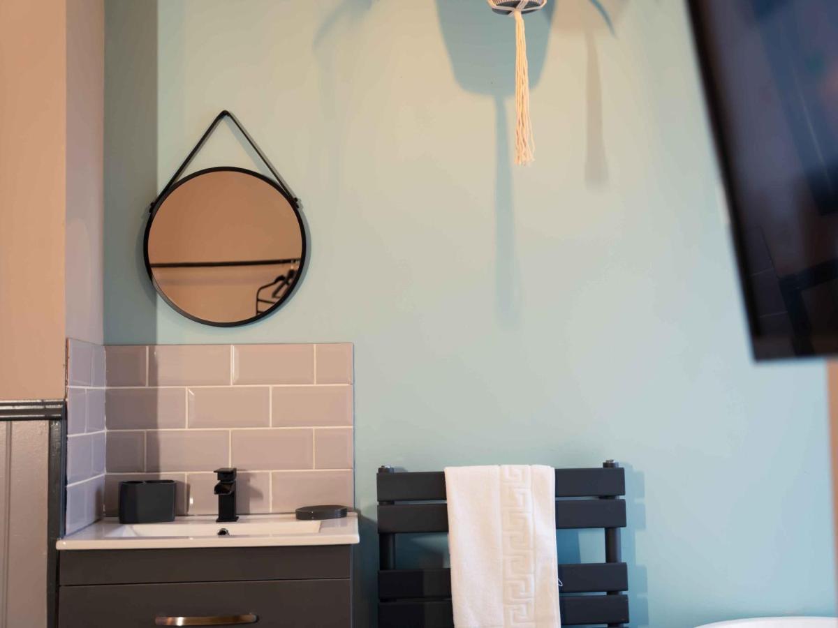 Pass The Keys Amazing, Newly Renovated 5Bedroom House Sleeps 10 Scarborough Eksteriør bilde