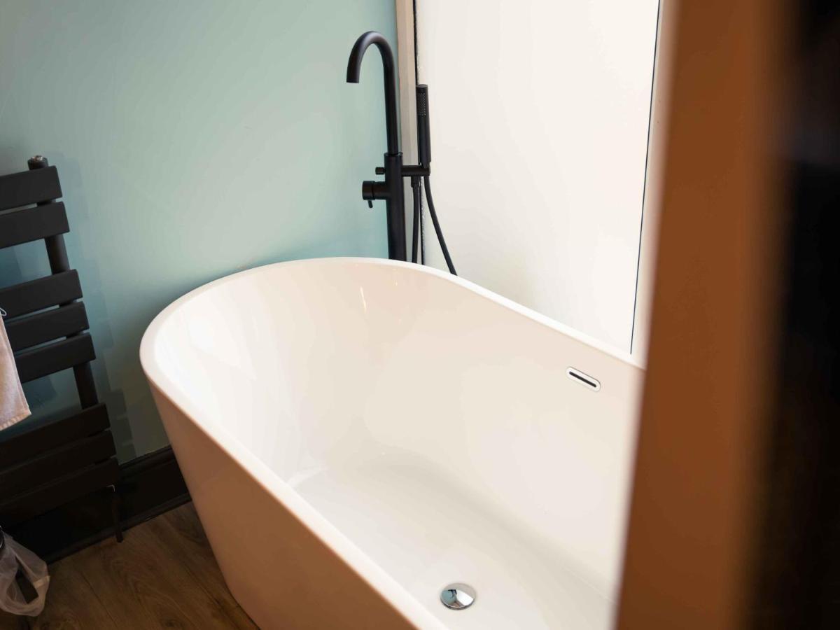 Pass The Keys Amazing, Newly Renovated 5Bedroom House Sleeps 10 Scarborough Eksteriør bilde