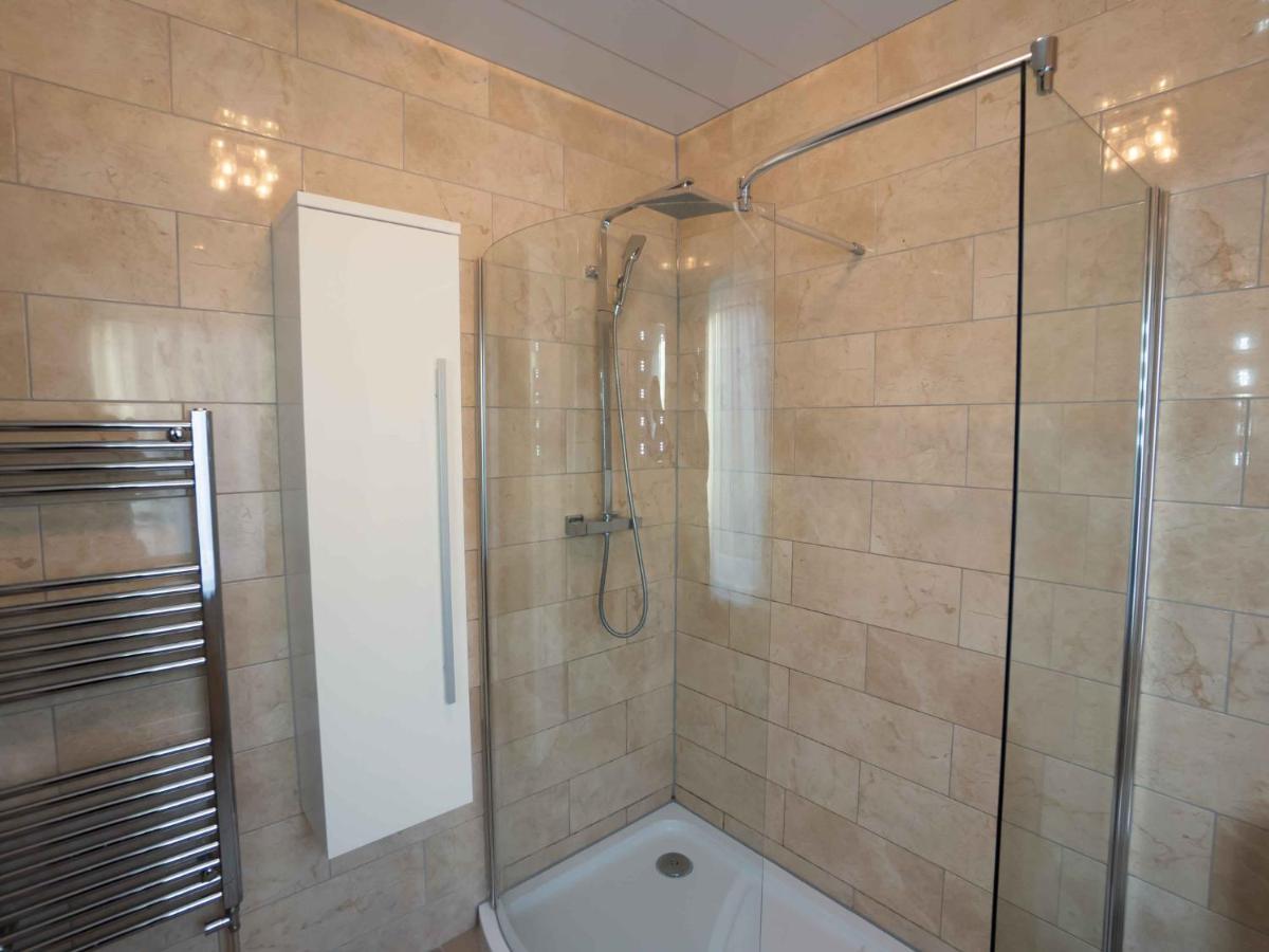Pass The Keys Amazing, Newly Renovated 5Bedroom House Sleeps 10 Scarborough Eksteriør bilde
