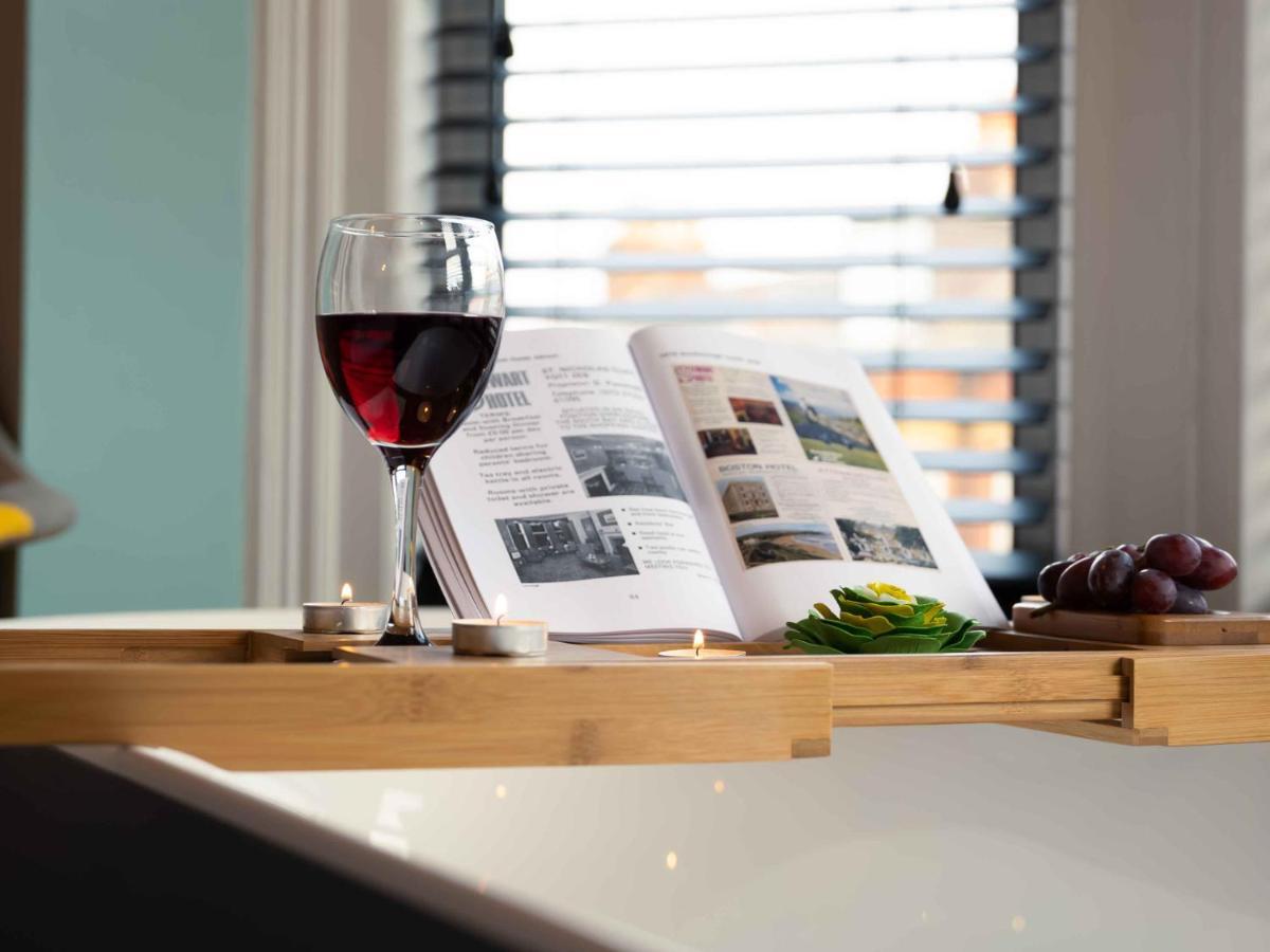 Pass The Keys Amazing, Newly Renovated 5Bedroom House Sleeps 10 Scarborough Eksteriør bilde