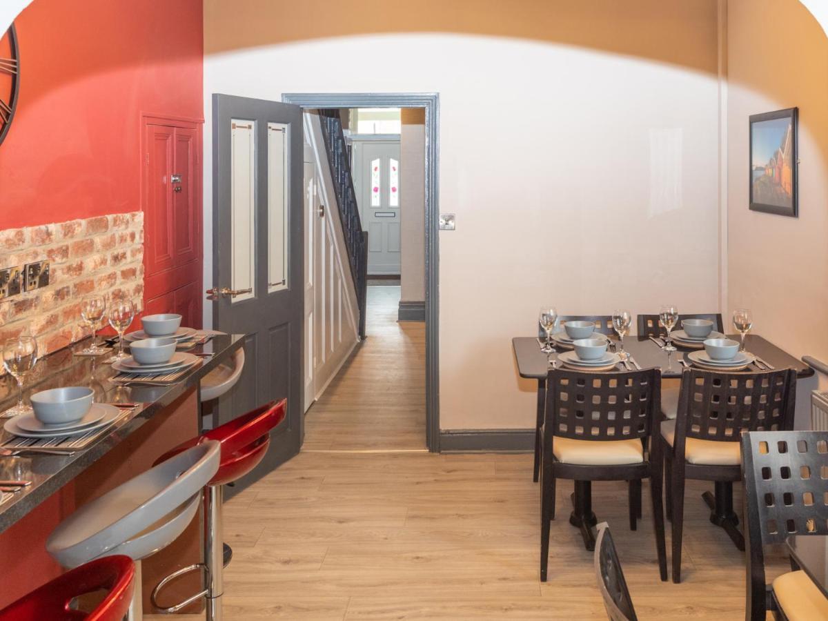 Pass The Keys Amazing, Newly Renovated 5Bedroom House Sleeps 10 Scarborough Eksteriør bilde