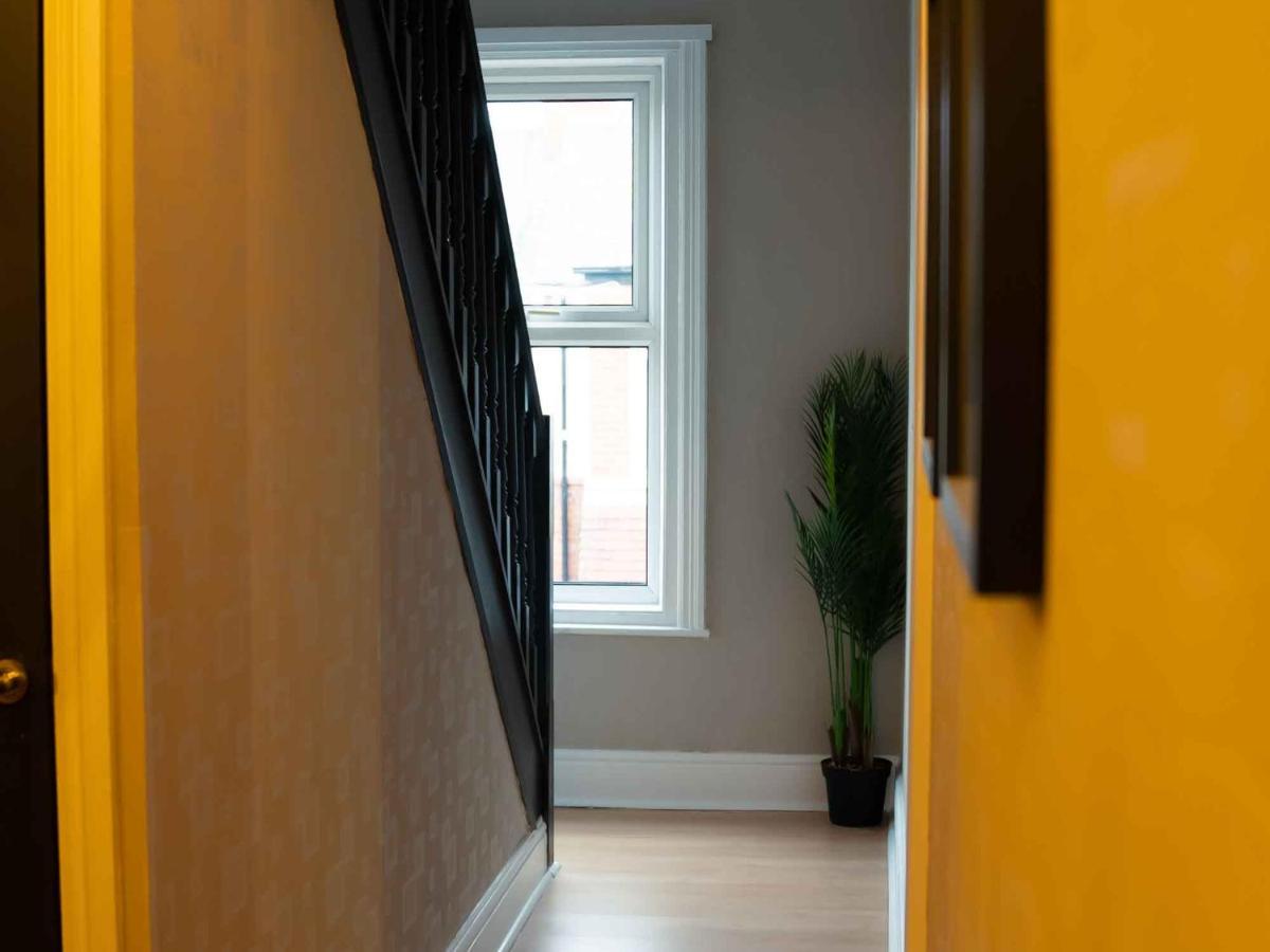 Pass The Keys Amazing, Newly Renovated 5Bedroom House Sleeps 10 Scarborough Eksteriør bilde