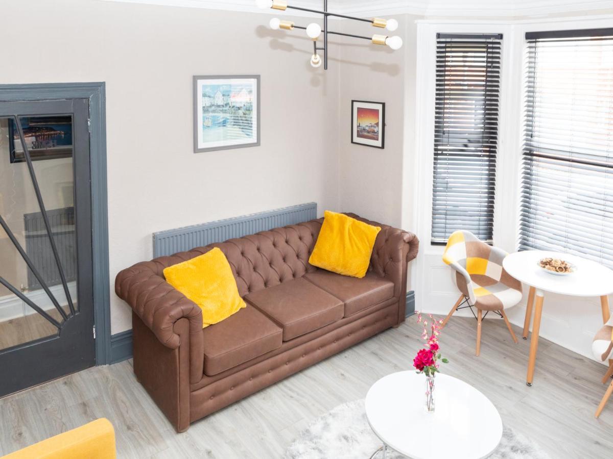 Pass The Keys Amazing, Newly Renovated 5Bedroom House Sleeps 10 Scarborough Eksteriør bilde