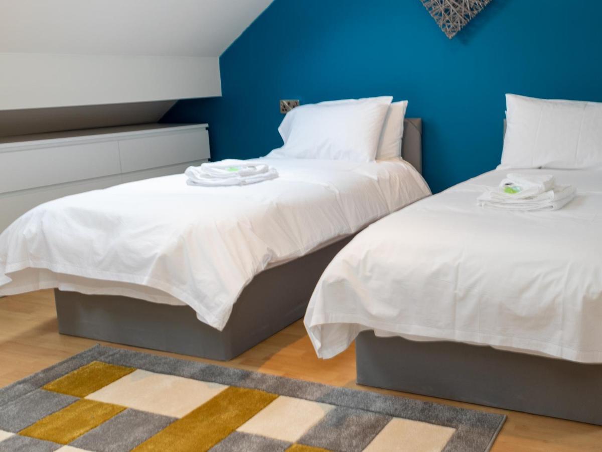 Pass The Keys Amazing, Newly Renovated 5Bedroom House Sleeps 10 Scarborough Eksteriør bilde
