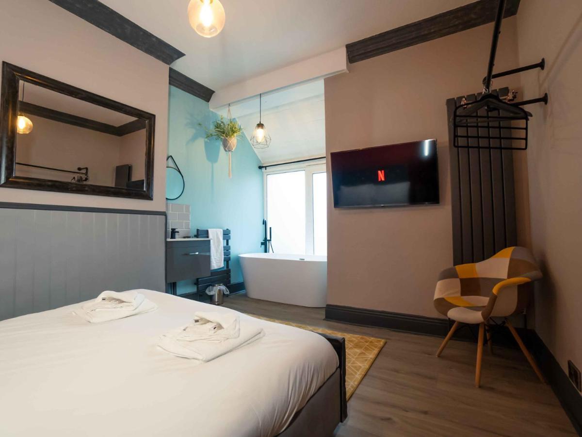 Pass The Keys Amazing, Newly Renovated 5Bedroom House Sleeps 10 Scarborough Eksteriør bilde