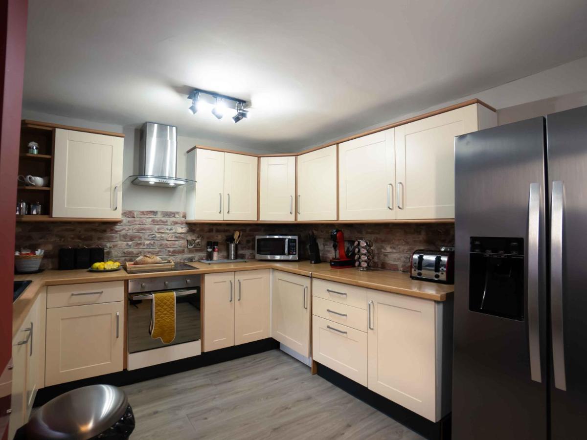 Pass The Keys Amazing, Newly Renovated 5Bedroom House Sleeps 10 Scarborough Eksteriør bilde