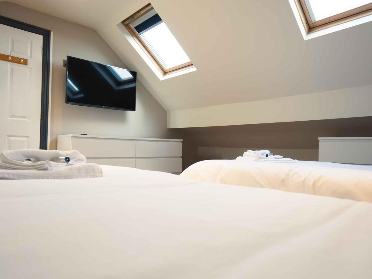 Pass The Keys Amazing, Newly Renovated 5Bedroom House Sleeps 10 Scarborough Eksteriør bilde