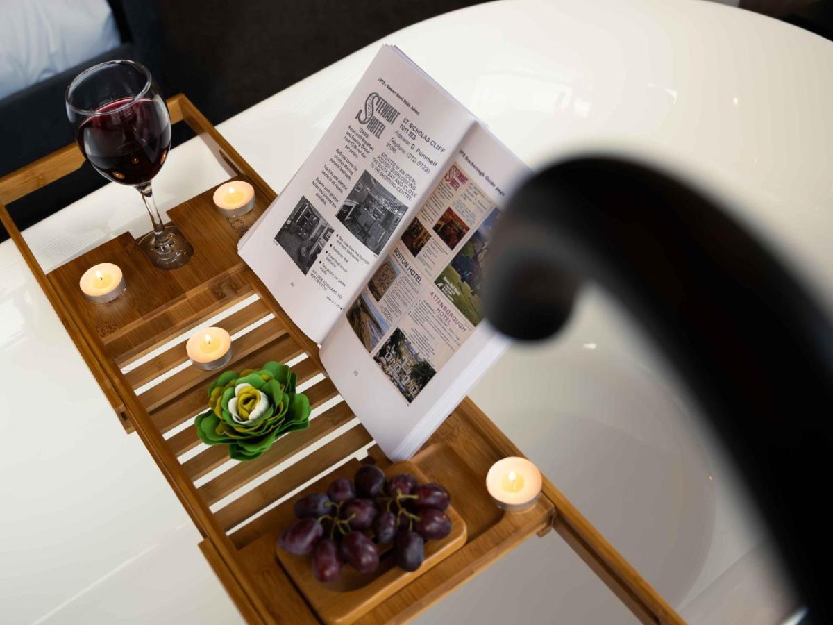 Pass The Keys Amazing, Newly Renovated 5Bedroom House Sleeps 10 Scarborough Eksteriør bilde